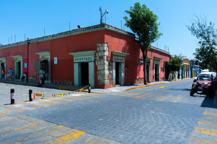 Embellecen fachadas del Centro Histórico de Oaxaca de Juárez