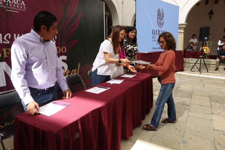 Vecinas y vecinos concluyen de manera exitosa cursos en Escuela Municipal de Artes y Oficios