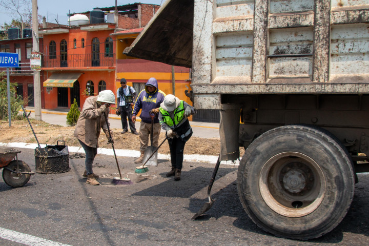 Se realizan acciones de limpieza y bacheo en el Cerro del Fortín para mejorar la imagen urbana