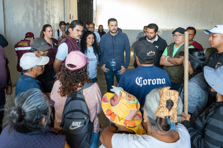 Vecinas y vecinos participan en Tequio en la Colonia Monte Albán de San Martín Mexicapam