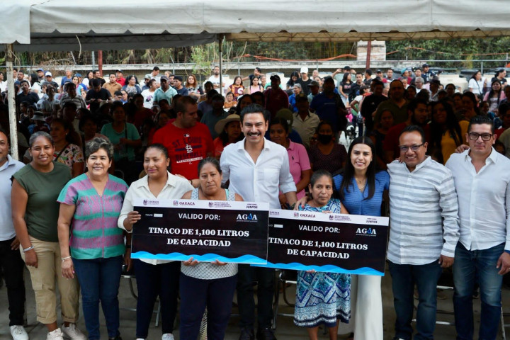 Entrega Ray Chagoya de 400 Tinacos a familias del Ejido Guadalupe Victoria
