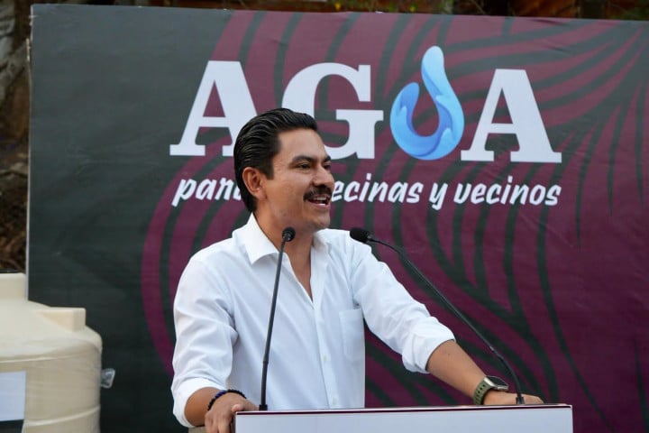 Entrega Ray Chagoya de 400 Tinacos a familias del Ejido Guadalupe Victoria