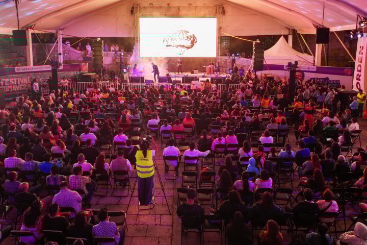 Mane de la Parra enciende la Plaza de la Danza con su energía y romanticismo