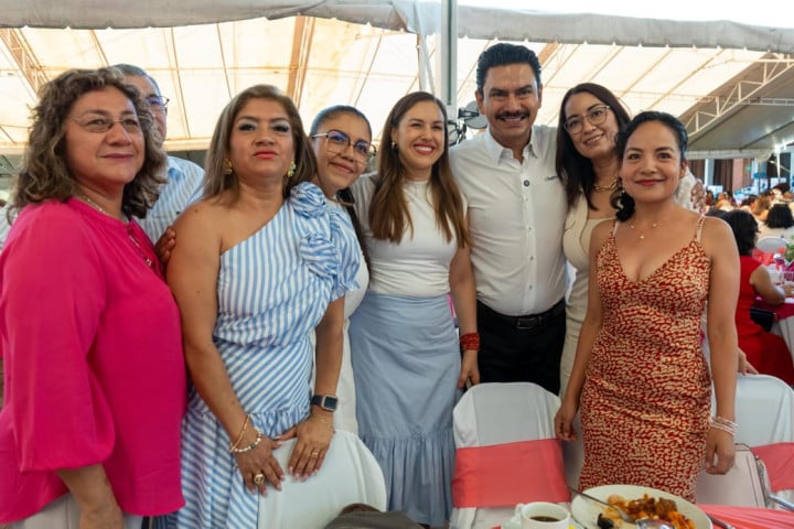 Ray Chagoya reconoce a las madres trabajadoras del Municipio de Oaxaca de Juárez