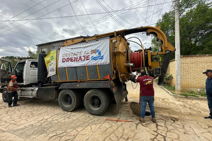 Municipio de Oaxaca de Juárez restablece más de 9 mil metros de drenaje en colonias y agencias de la capital