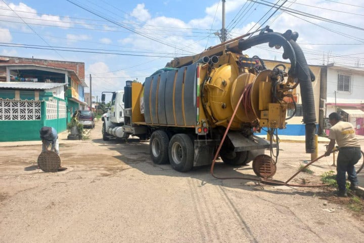 Municipio de Oaxaca de Juárez restablece más de 9 mil metros de drenaje en colonias y agencias de la capital