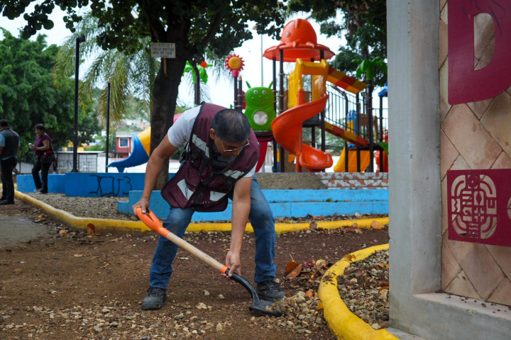 Avanza la transformación de San Martín Mexicapan con tequio en la colonia Azucenas
