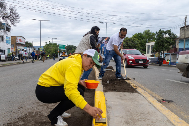 Tequios vecinales mejoran imagen urbana de Oaxaca de Juárez
