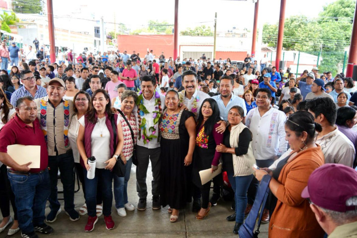Ray Chagoya y Salomón Jara recorren agencias municipales con acciones que responden a las necesidades del pueblo