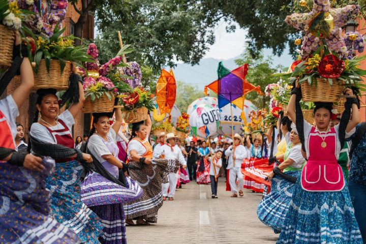 Oaxaca de Juárez celebra el Primer Encuentro de Chinas Oaxaqueñas, Marmoteros y Faroleros
