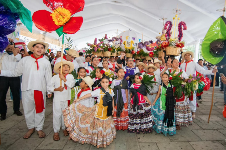 Oaxaca de Juárez celebra el Primer Encuentro de Chinas Oaxaqueñas, Marmoteros y Faroleros