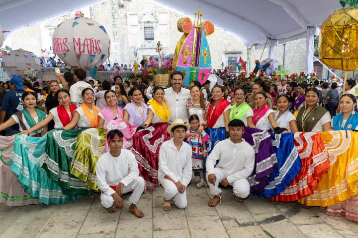 Oaxaca de Juárez celebra el Primer Encuentro de Chinas Oaxaqueñas, Marmoteros y Faroleros