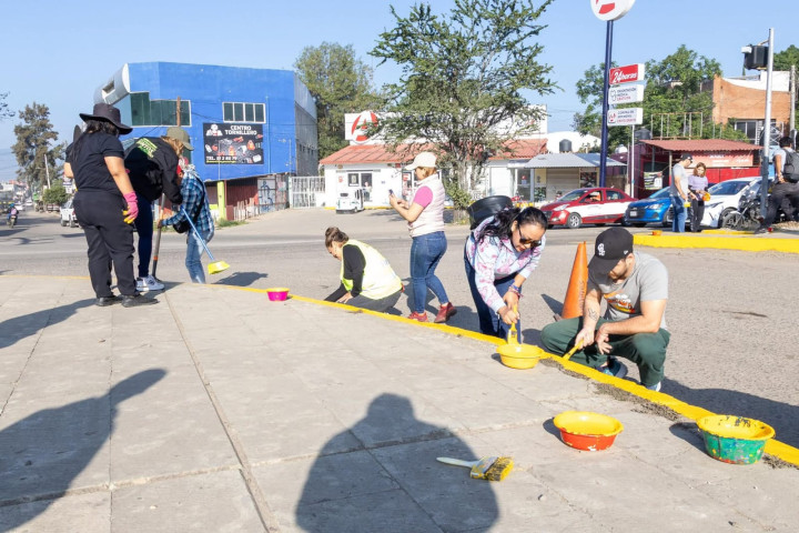 Tequio Vecinal embellece acceso a la ciudad de Oaxaca