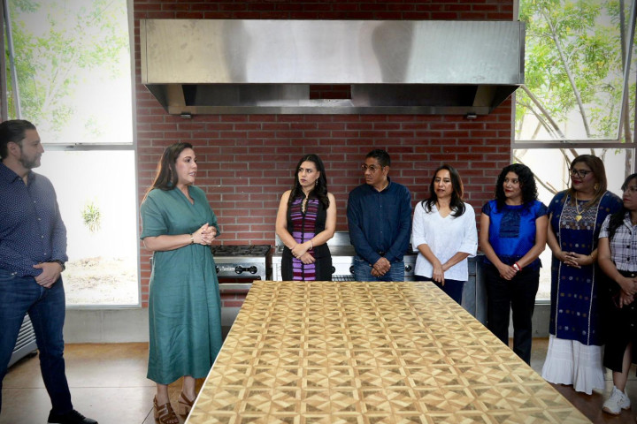 El Centro de Bienestar Vecinal llega a la Central de Abasto para acercar servicios a comerciantes y vecinos