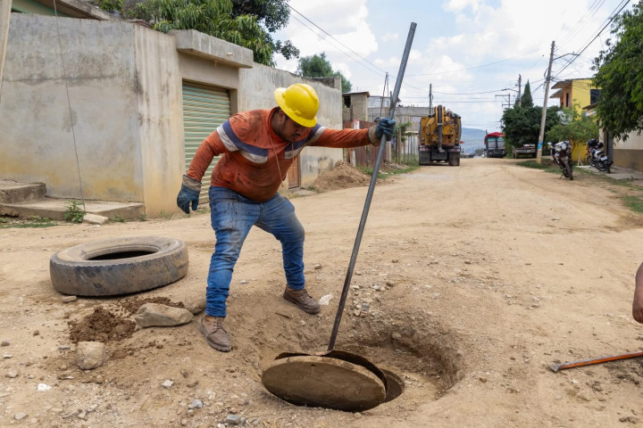 Continúan labores de desazolve en la Agencia de Pueblo Nuevo como parte del programa “Destape al Drenaje”