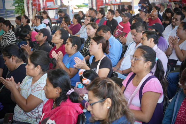 Entregan mobiliario y equipo educativo en escuelas de Viguera y Santa Rosa Panzacola