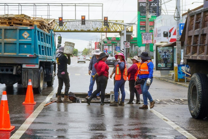 Municipio refuerza limpieza y mantenimiento de alcantarillado en Oaxaca de Juárez