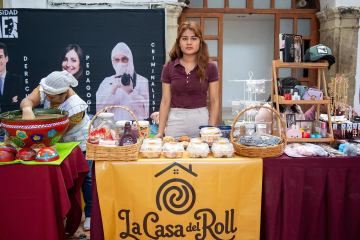 Impulsan a juventudes emprendedoras con feria en el Palacio Municipal