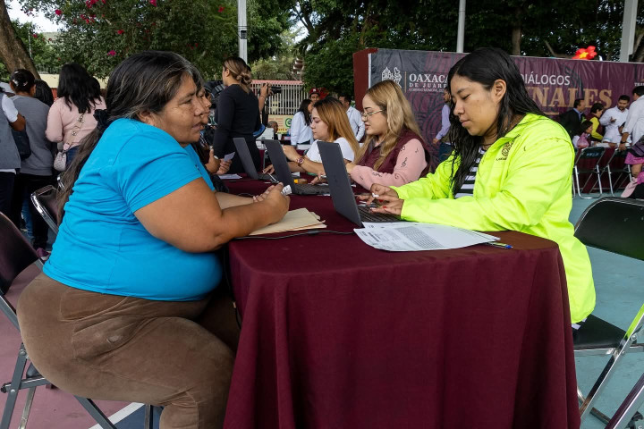 Gobierno de Ray Chagoya acerca servicios a San Martín Mexicapam mediante Diálogos Vecinales