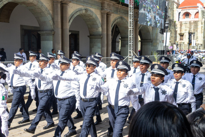 Desfile cívico-militar reafirma la unidad y seguridad en Oaxaca de Juárez