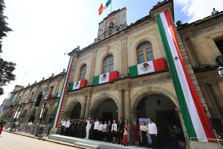 Desfile cívico-militar reafirma la unidad y seguridad en Oaxaca de Juárez