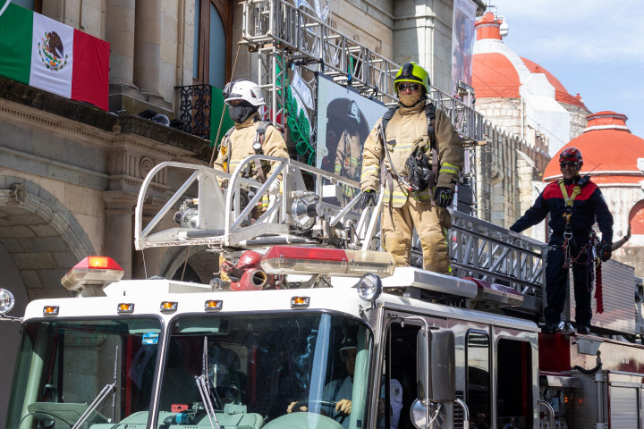 Desfile cívico-militar reafirma la unidad y seguridad en Oaxaca de Juárez
