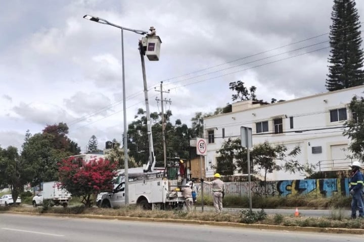 Municipio de Oaxaca de Juárez mejora servicios vecinales para una ciudad más iluminada y segura