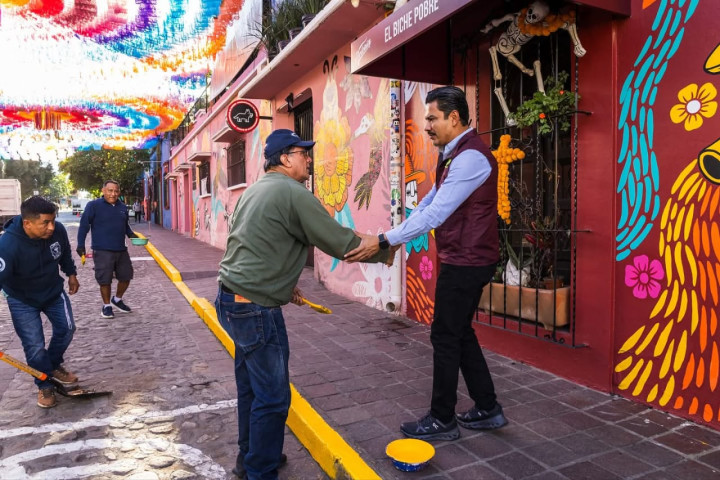 Encabeza Ray Chagoya tequio vecinal en el Barrio de Jalatlaco