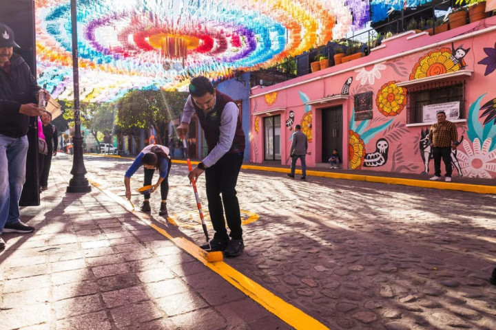 Encabeza Ray Chagoya tequio vecinal en el Barrio de Jalatlaco