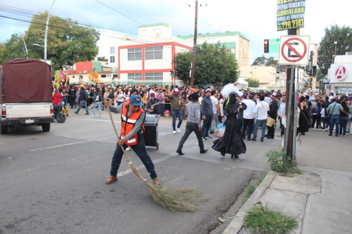 Oaxaca de Juárez mantiene una ciudad limpia durante las festividades de Día de Muertos