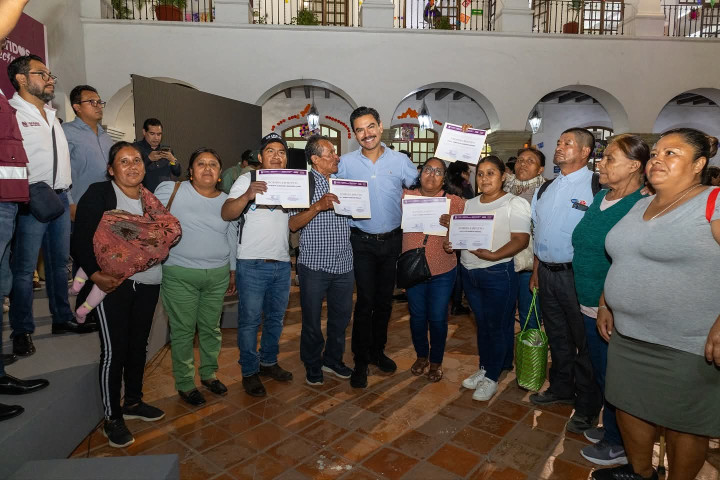 Entrega Ray Chagoya nombramientos a nuevos Comités Vecinales de Oaxaca de Juárez