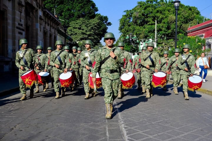 Oaxaca de Juárez vive un desfile cívico-deportivo en paz y con gran participación ciudadana
