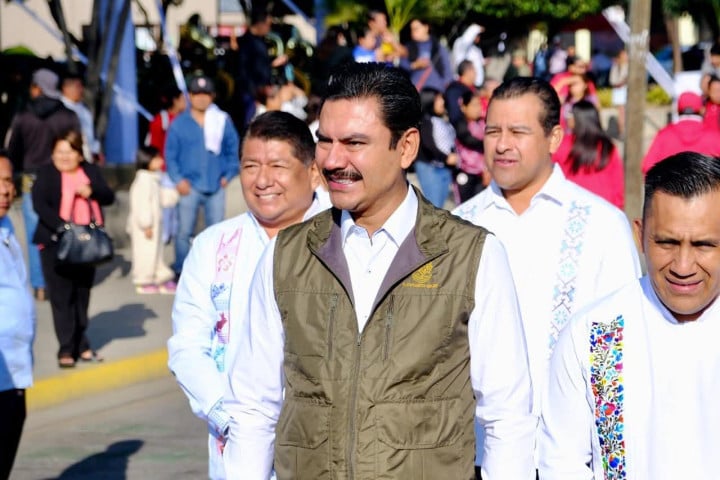Oaxaca de Juárez vive un desfile cívico-deportivo en paz y con gran participación ciudadana
