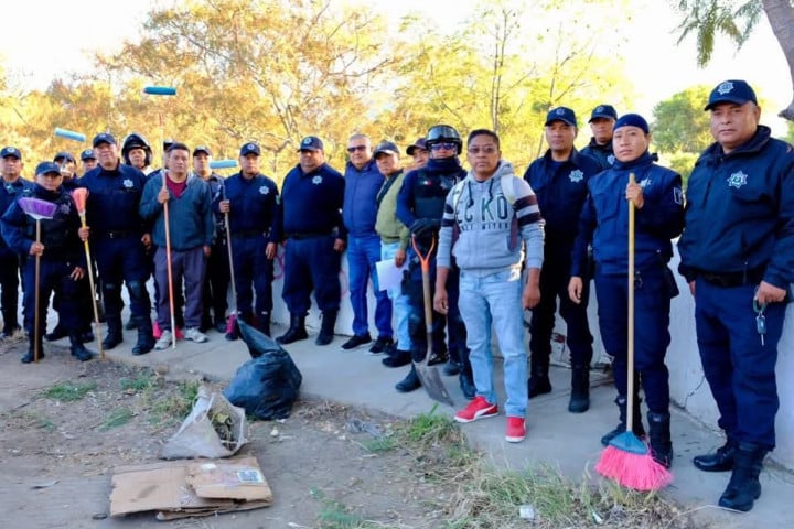 Megatequio de limpieza en las riberas del río Atoyac contribuye a una ciudad segura
