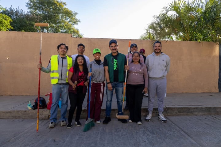 Lomas del Crestón fortalece su entorno con Tequio Vecinal encabezado por el presidente Ray Chagoya