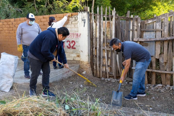 Lomas del Crestón fortalece su entorno con Tequio Vecinal encabezado por el presidente Ray Chagoya