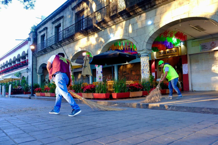 Con Tequio Vecinal refuerzan acciones para mantener limpia la capital durante la temporada decembrina
