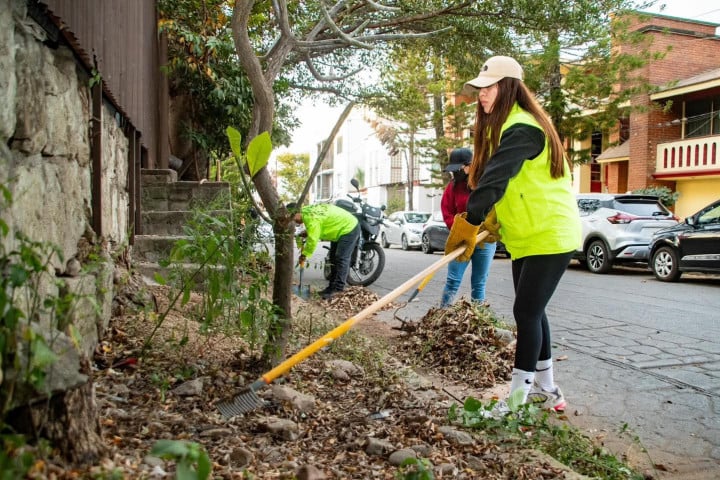 Realizan Tequio Vecinal en la Calzada del Panteón, agencia de San Felipe del Agua