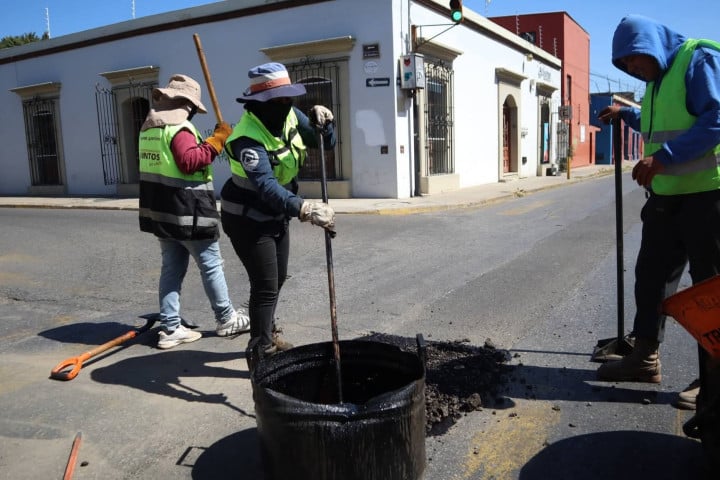 Refuerza Gobierno Municipal de Oaxaca de Juárez acciones de bacheo en vialidades estratégicas